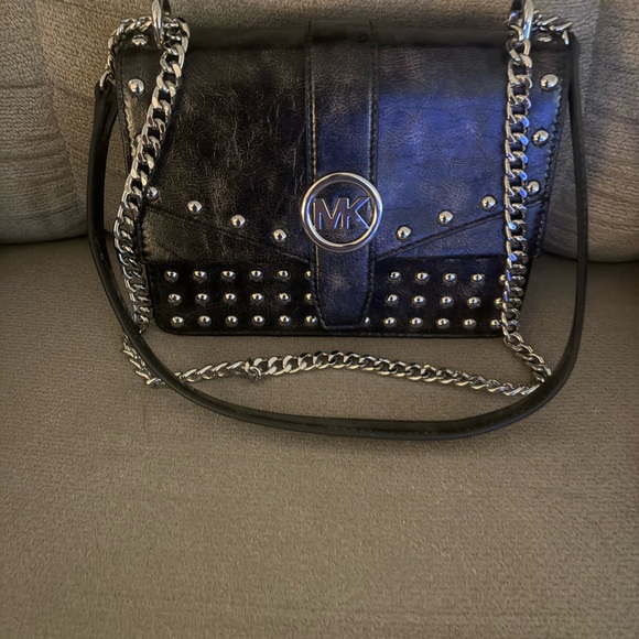 NEW AUTHENTIC Michael Kors Greenwich Black Studded Flap Crossbody Bag. - Picture 2 of 9